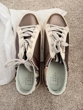 ShuShop Metallic Silver/Granite Women's Lace-Up Sneakers